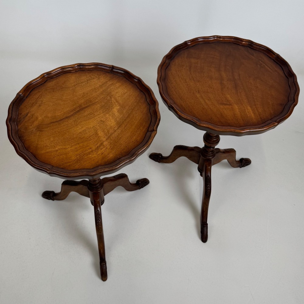 Antique 20th Century Pair Of Small Side Tables In Mahogany View IV
