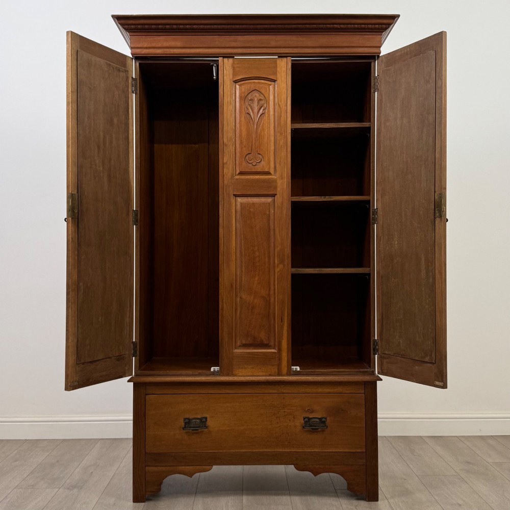 Antique 20th Century Edwardian Wardrobe In Walnut View II