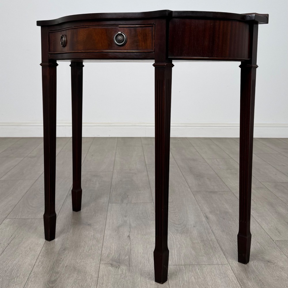 Antique 20th Century Small Serpentine Side Table In Mahogany View II