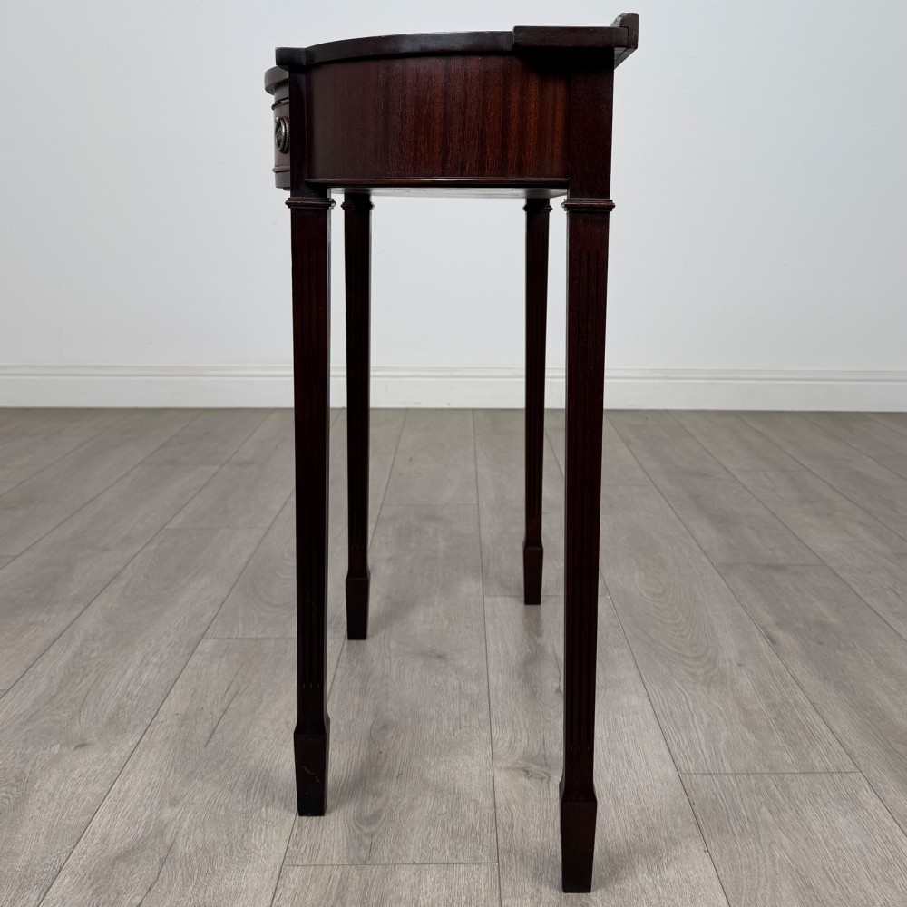 Antique 20th Century Small Serpentine Side Table In Mahogany View III