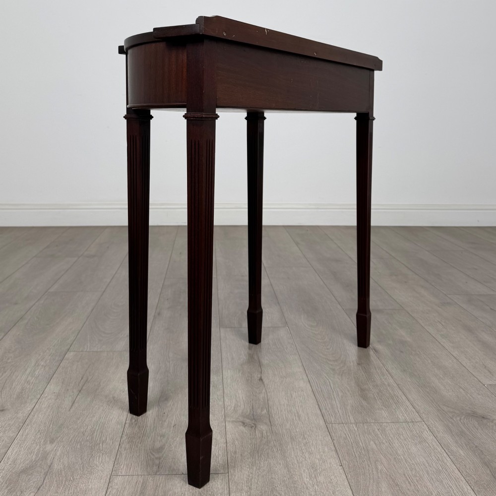 Antique 20th Century Small Serpentine Side Table In Mahogany View IV
