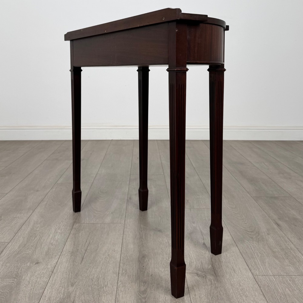 Antique 20th Century Small Serpentine Side Table In Mahogany View VI