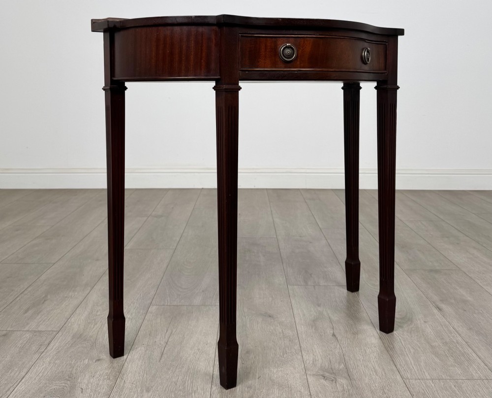 Antique 20th Century Small Serpentine Side Table In Mahogany View VIII