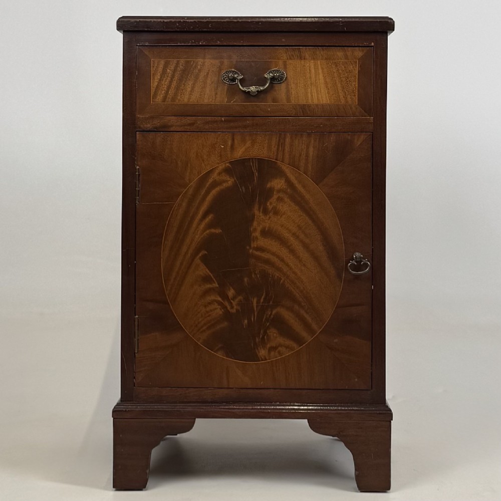 Antique 20th Century Pair Of Mahogany Bedside Cabinets View II