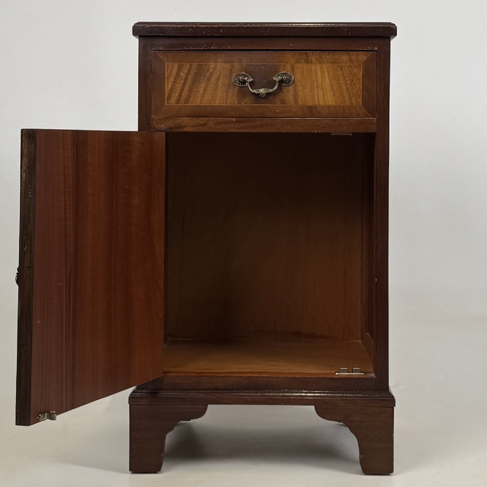 Antique 20th Century Pair Of Mahogany Bedside Cabinets View III