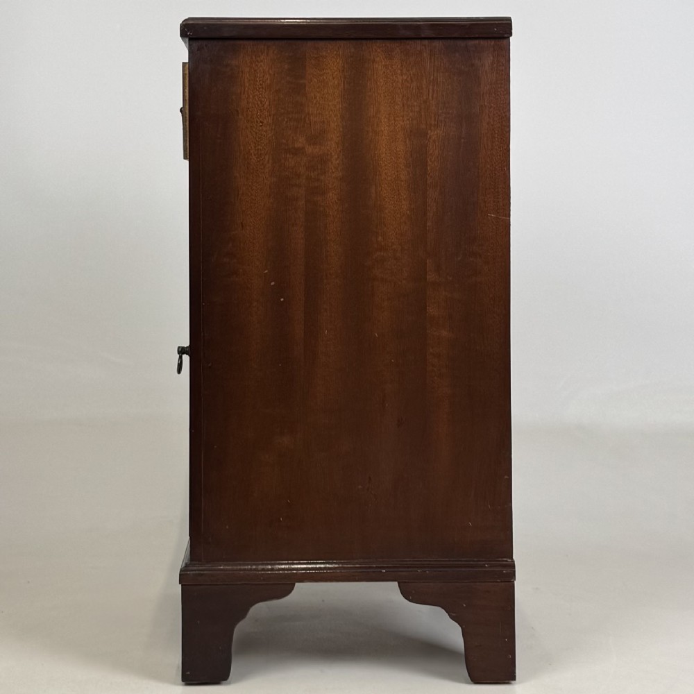 Antique 20th Century Pair Of Mahogany Bedside Cabinets View V