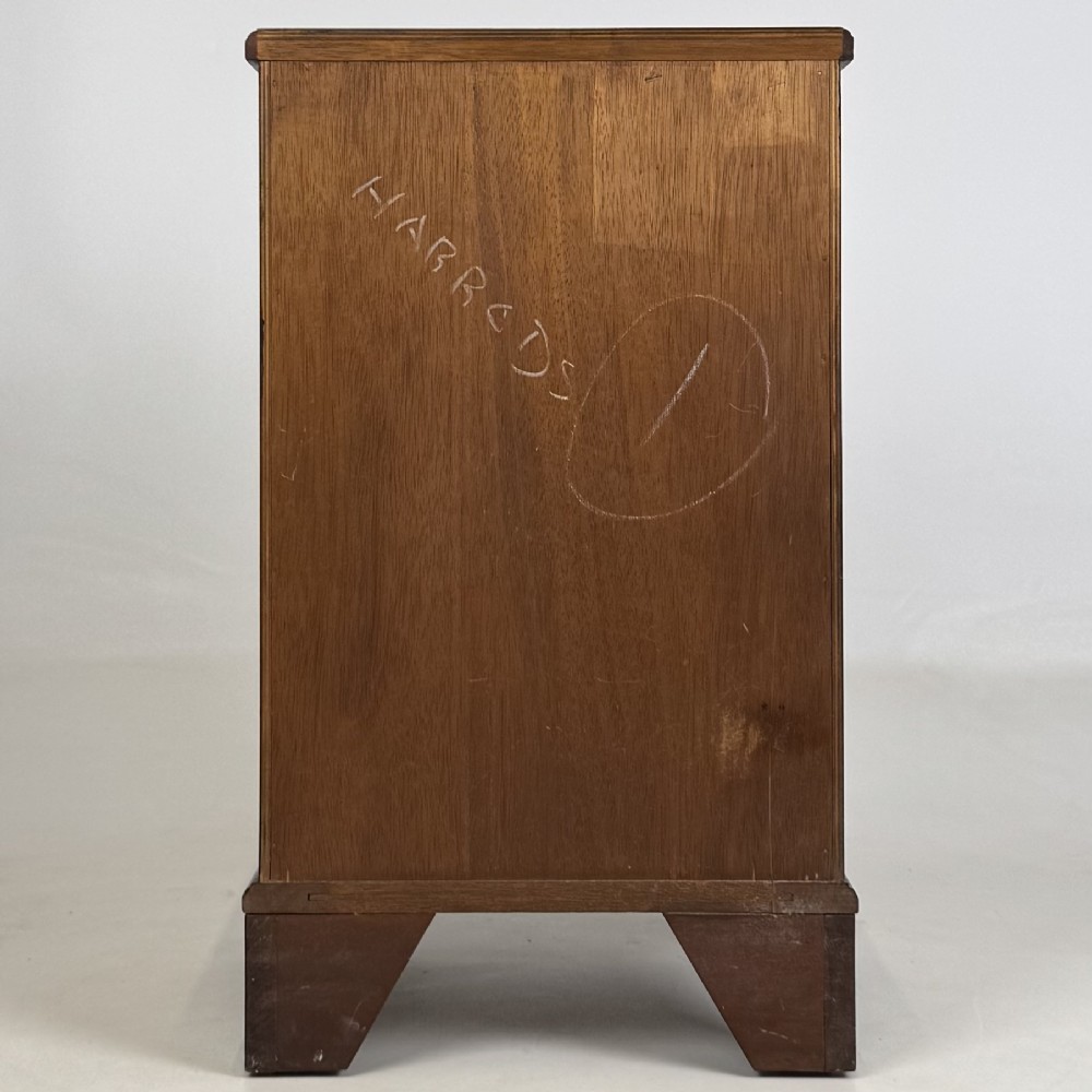 Antique 20th Century Pair Of Mahogany Bedside Cabinets View VII