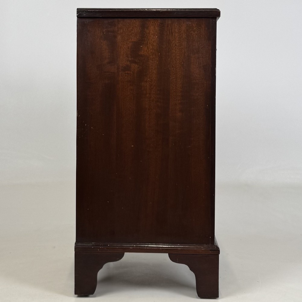 Antique 20th Century Pair Of Mahogany Bedside Cabinets View IX