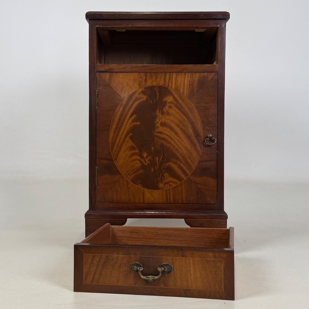 Antique 20th Century Pair Of Mahogany Bedside Cabinets View XII