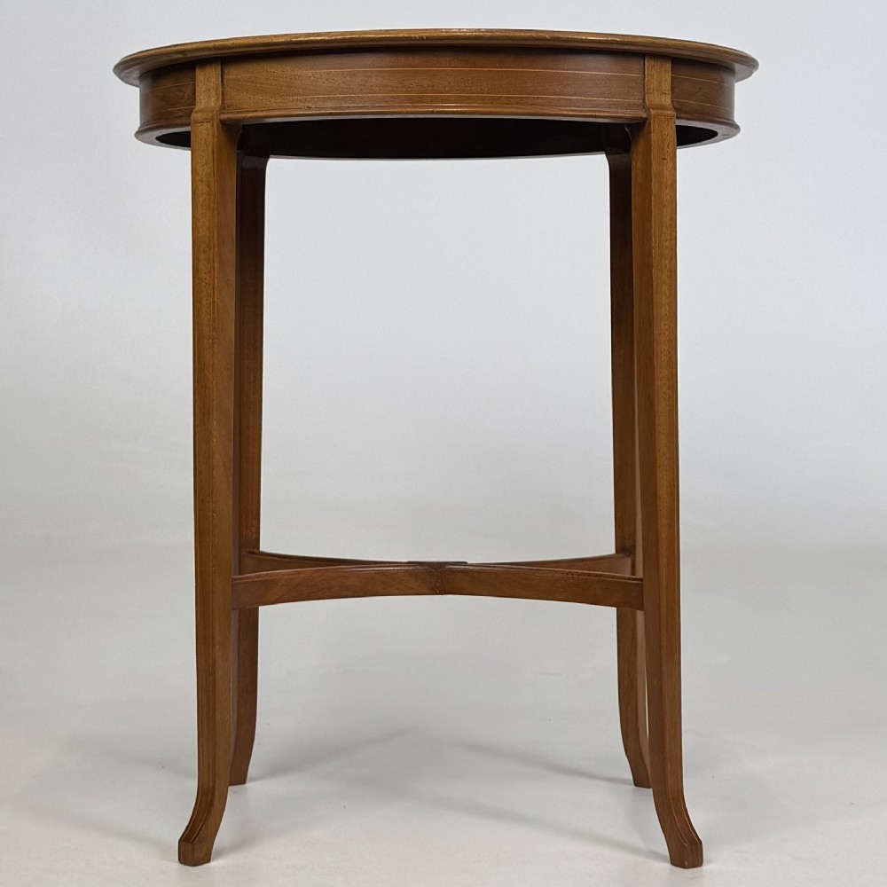 Antique 20th Century Oval Side Table In Mahogany