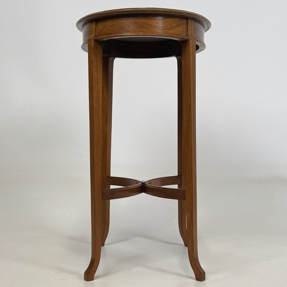 Antique 20th Century Oval Side Table In Mahogany View III