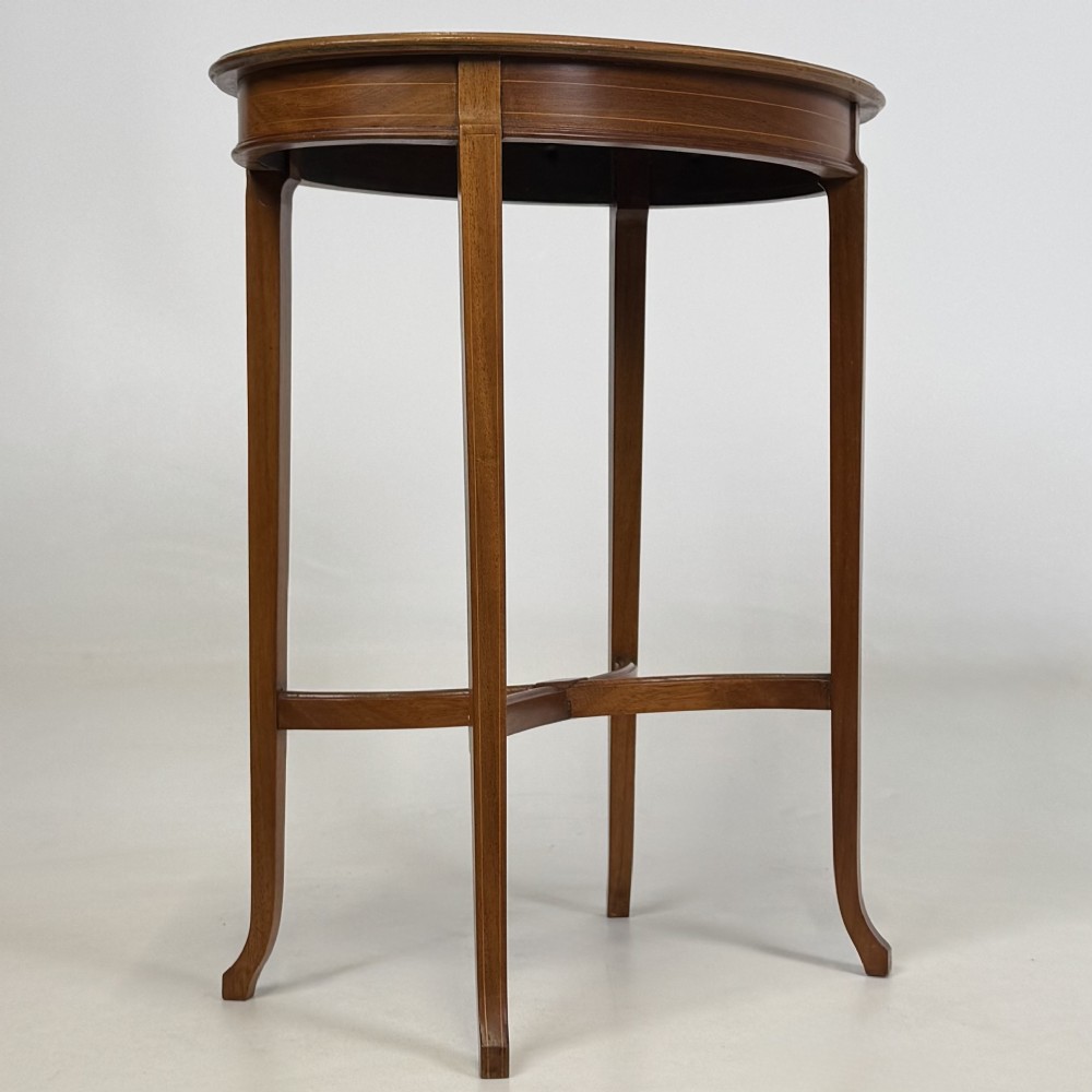 Antique 20th Century Oval Side Table In Mahogany View IV