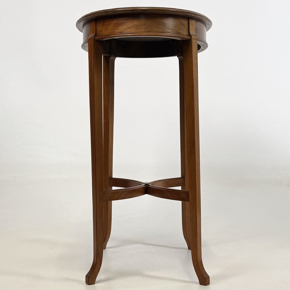Antique 20th Century Oval Side Table In Mahogany View VII