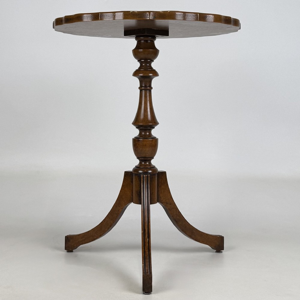 Antique 20th Century Small Side Table In Burr Walnut