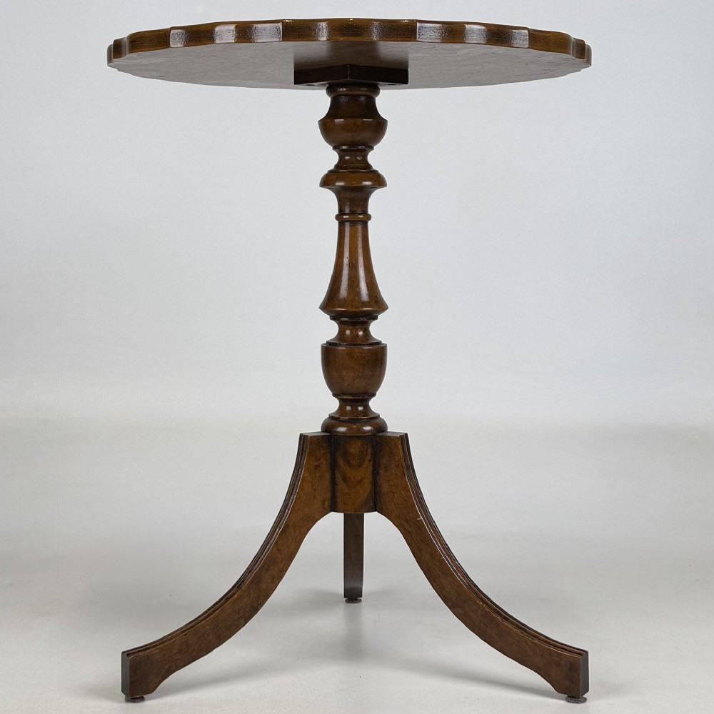 Antique 20th Century Small Side Table In Burr Walnut View II