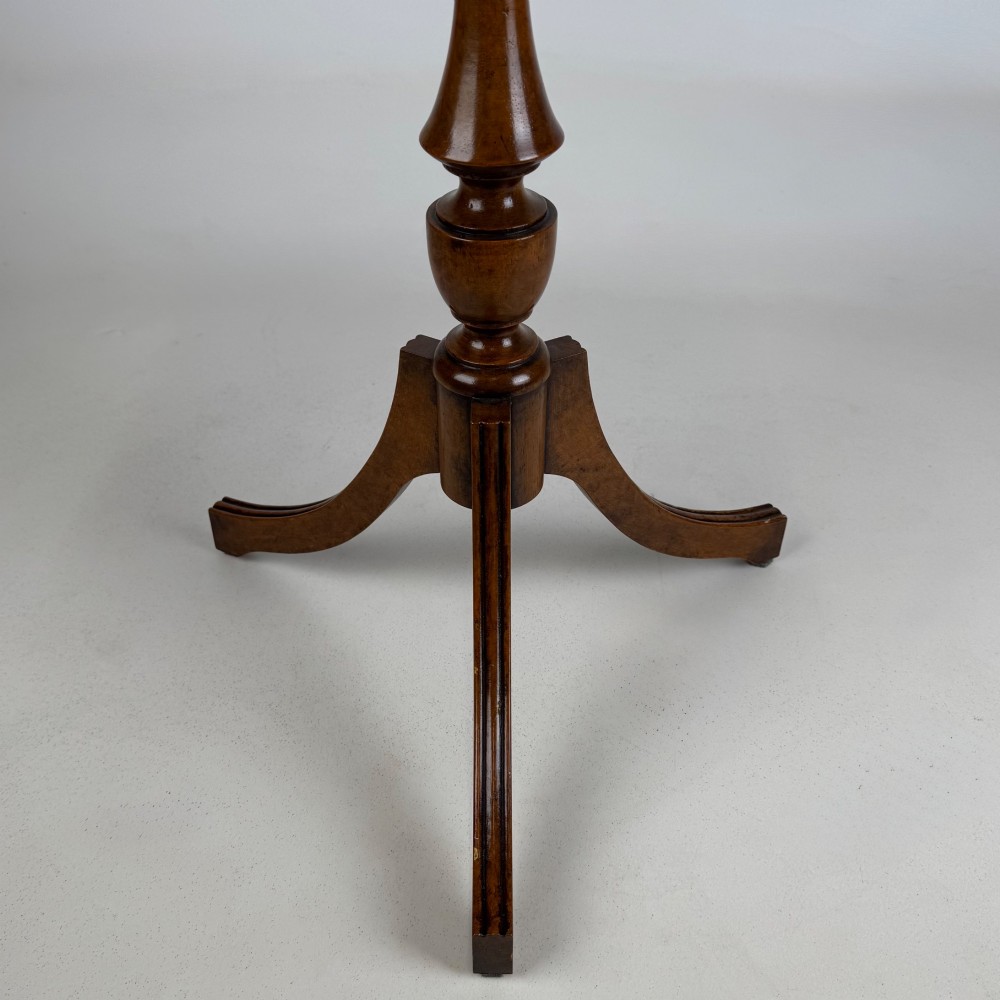 Antique 20th Century Small Side Table In Burr Walnut View IV