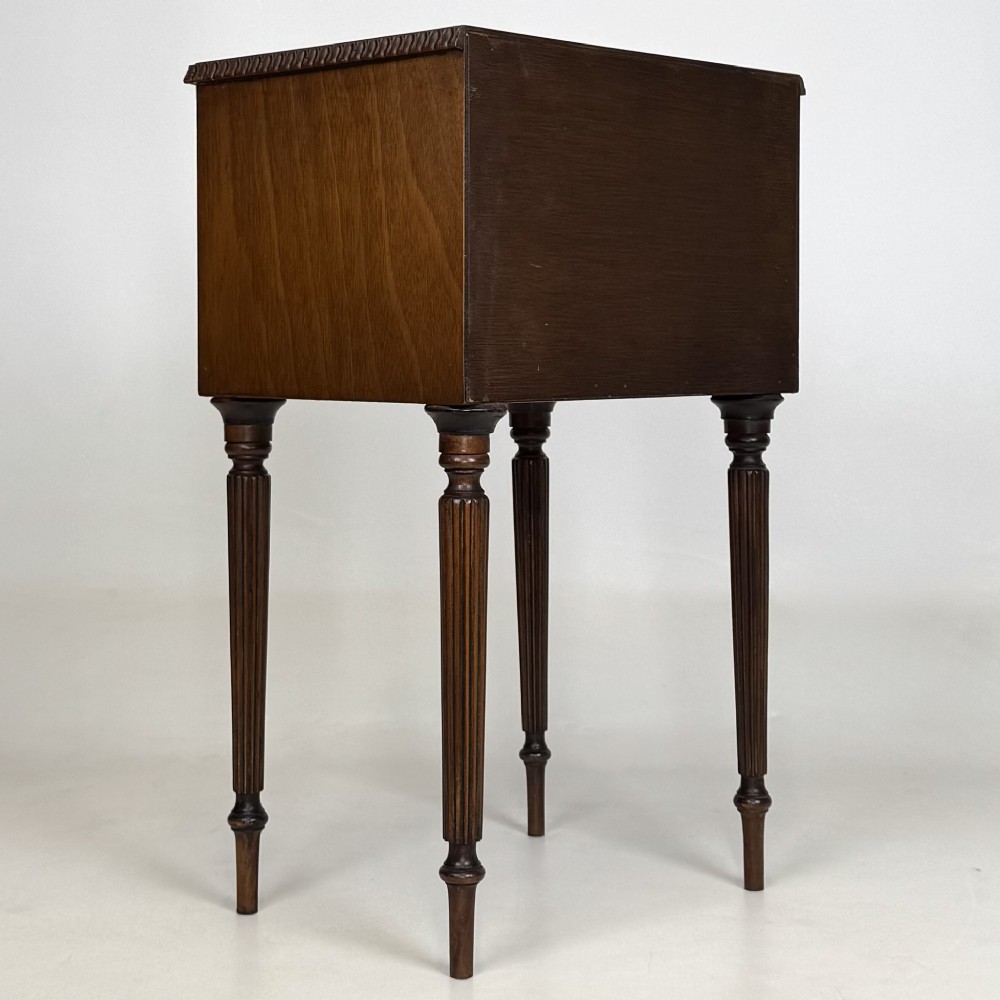 Antique 20th Century Pair Of Mahogany Bedside Cabinets View V