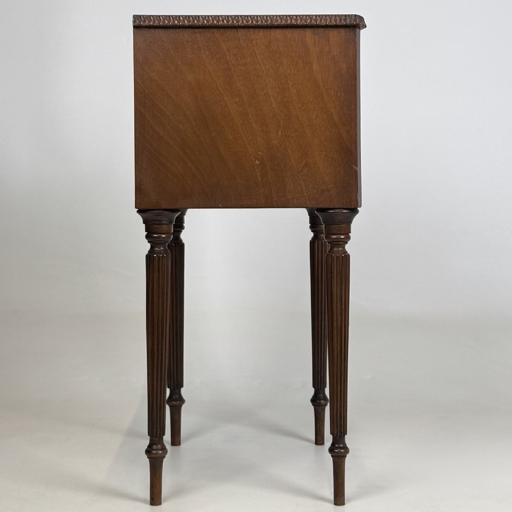 Antique 20th Century Pair Of Mahogany Bedside Cabinets View VIII