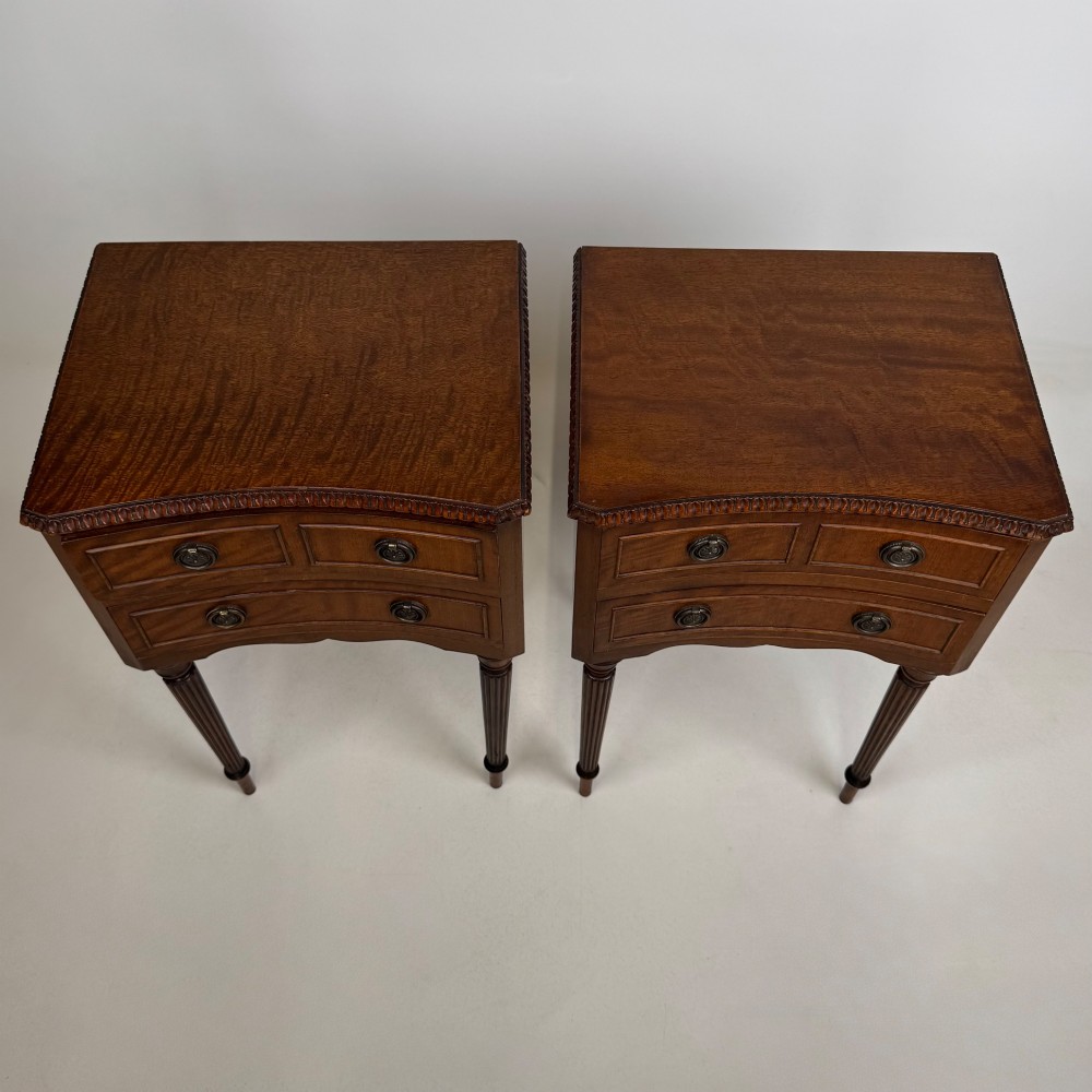 Antique 20th Century Pair Of Mahogany Bedside Cabinets View X