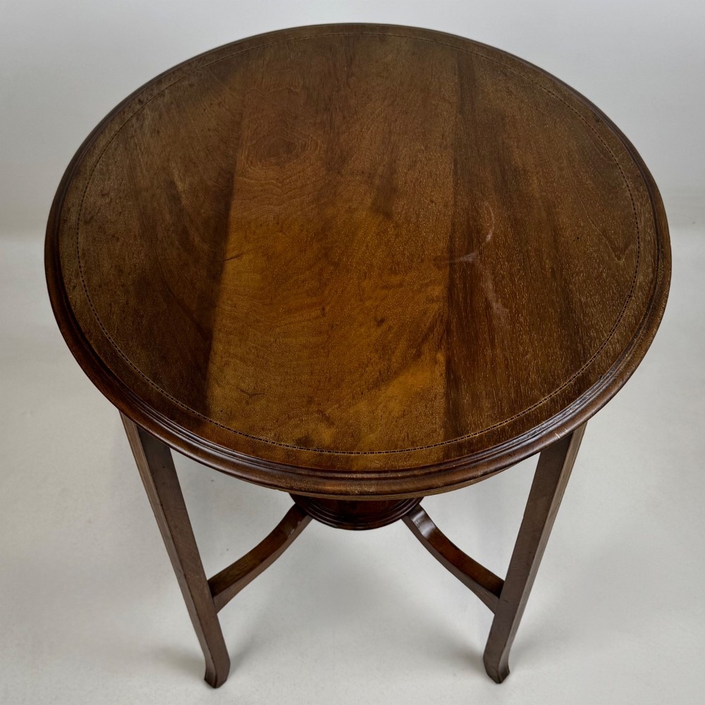 Antique 20th Century Round Edwardian Side Table In Mahogany View VII