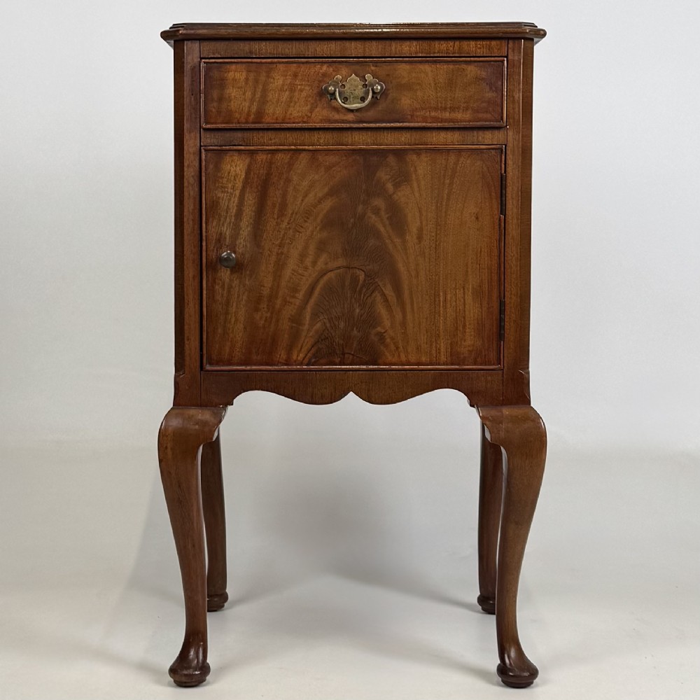 Antique 20th Century Pair Of Mahogany Bedside Cabinets View II