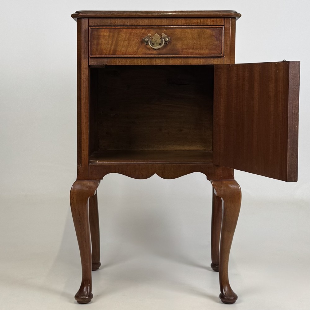 Antique 20th Century Pair Of Mahogany Bedside Cabinets View III