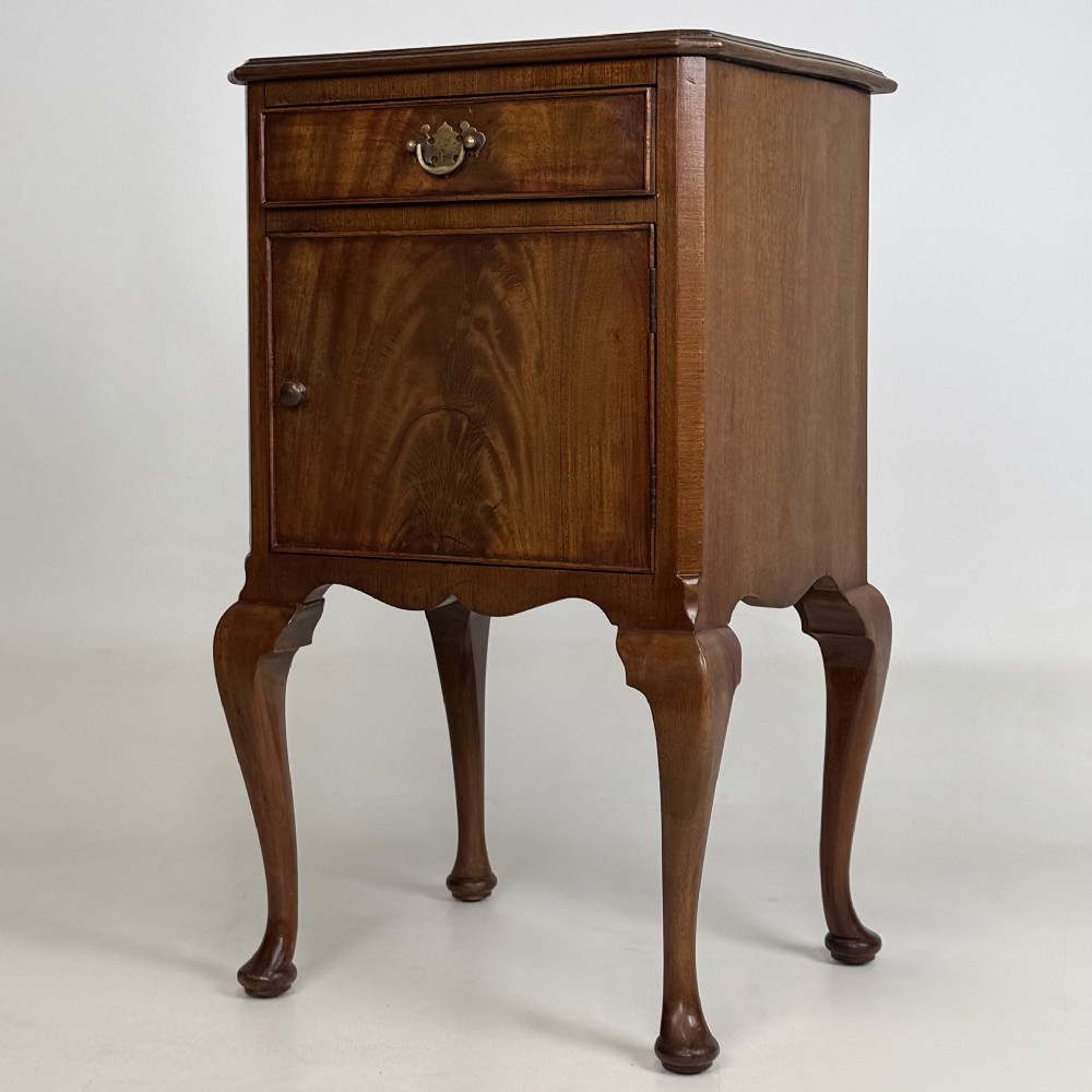 Antique 20th Century Pair Of Mahogany Bedside Cabinets View IV