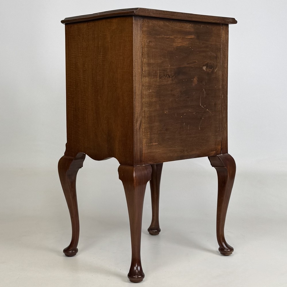 Antique 20th Century Pair Of Mahogany Bedside Cabinets View VI