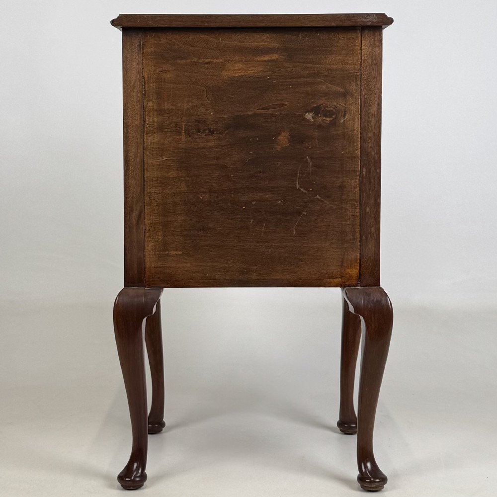 Antique 20th Century Pair Of Mahogany Bedside Cabinets View VII