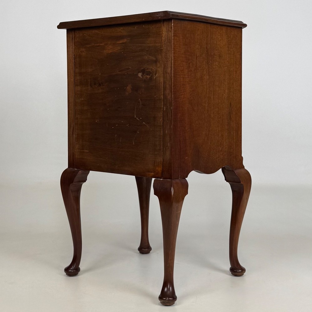 Antique 20th Century Pair Of Mahogany Bedside Cabinets View VIII