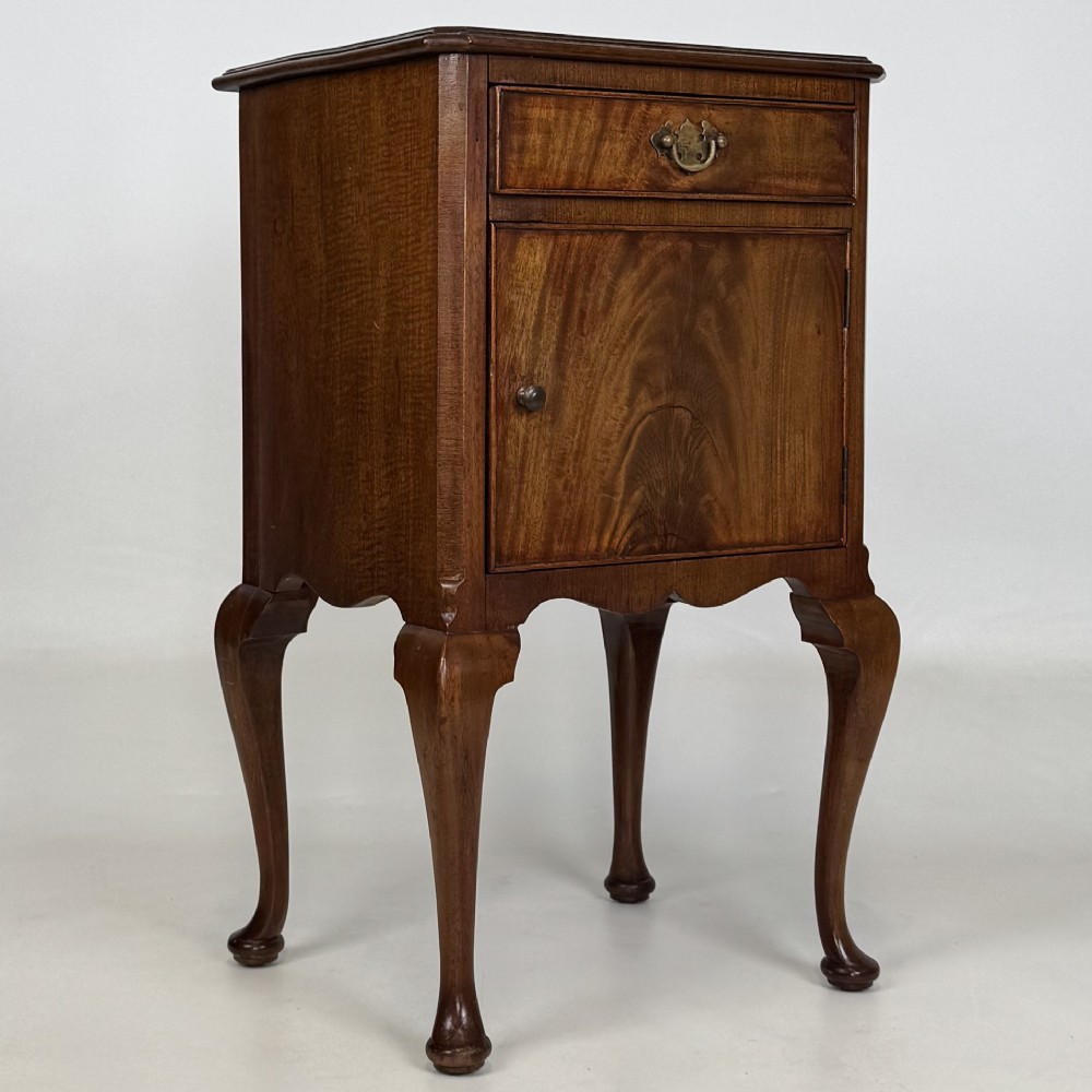Antique 20th Century Pair Of Mahogany Bedside Cabinets View X