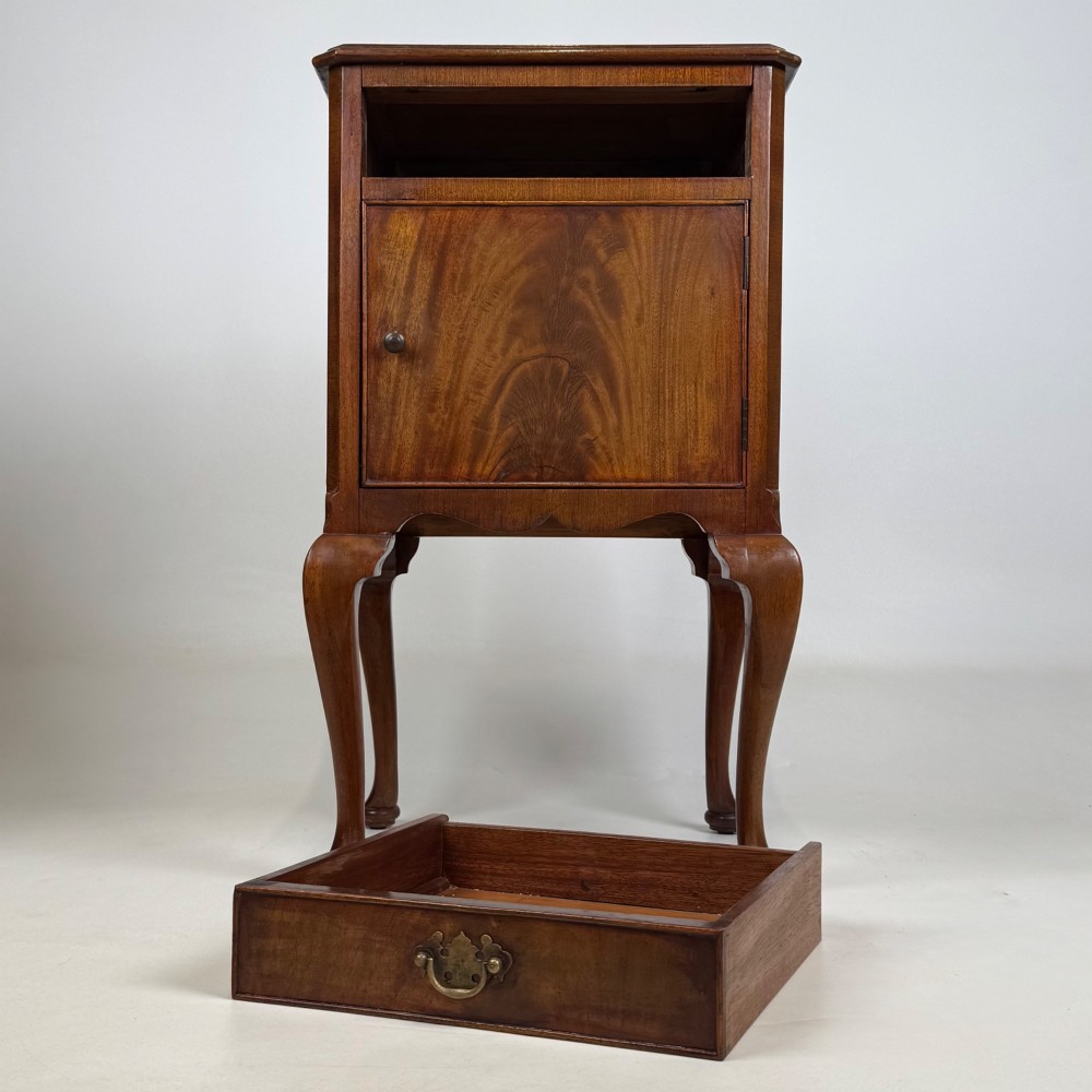 Antique 20th Century Pair Of Mahogany Bedside Cabinets View XII