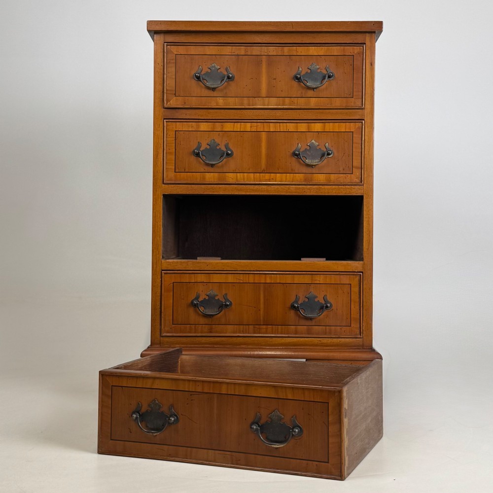 Antique 20th Century Small Chest Of Drawers In Yew Wood View X