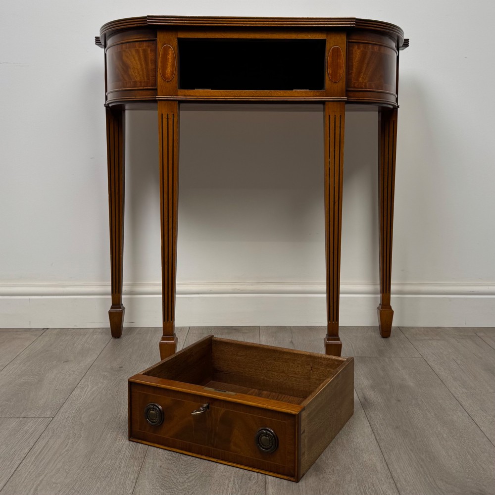 Antique 20th Century Mahogany Side Table By E G Hudson View X