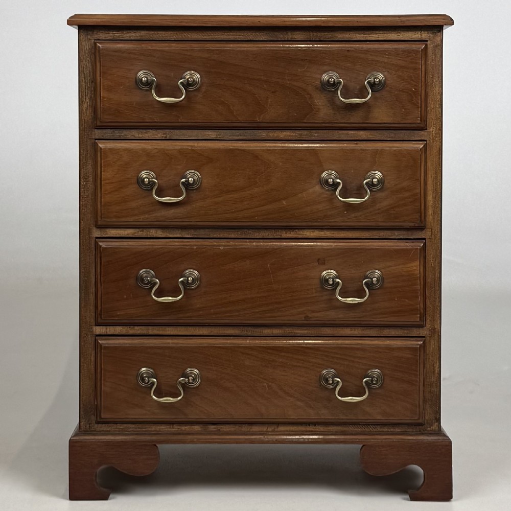 Antique 20th Century Small Chest Of Drawers In Mahogany