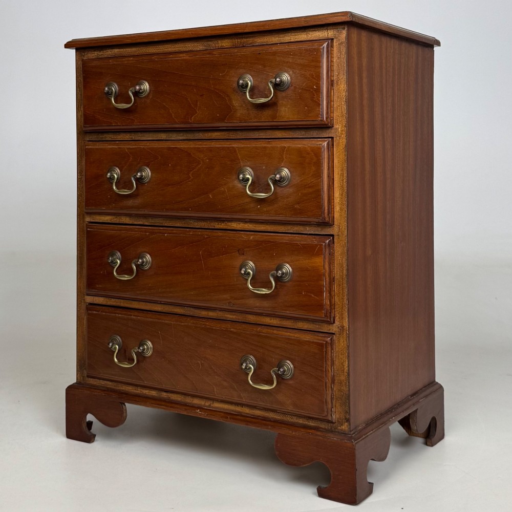 Antique 20th Century Small Chest Of Drawers In Mahogany View II