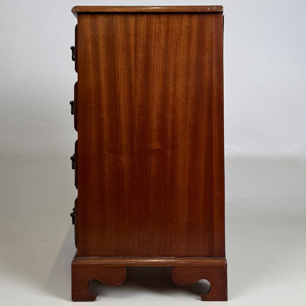 Antique 20th Century Small Chest Of Drawers In Mahogany View III