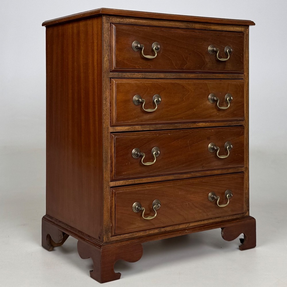 Antique 20th Century Small Chest Of Drawers In Mahogany View VIII