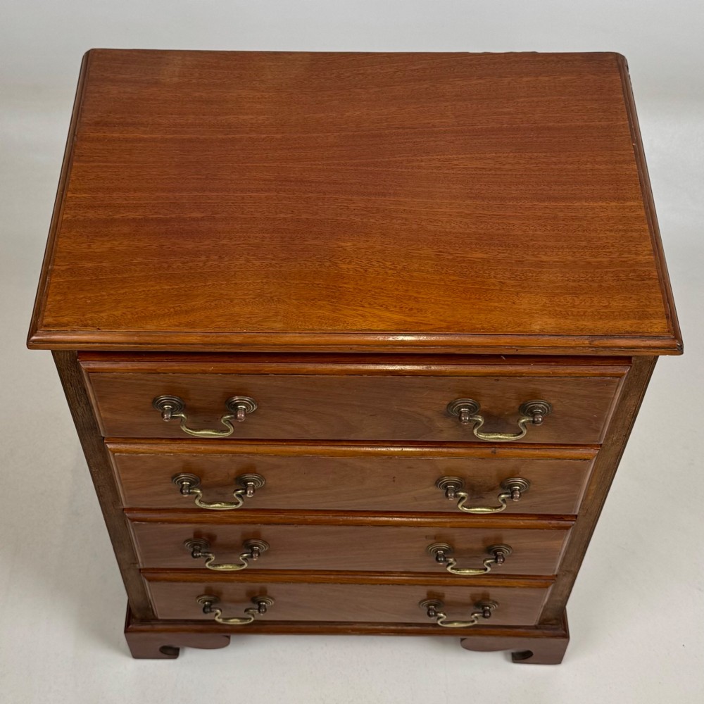 Antique 20th Century Small Chest Of Drawers In Mahogany View IX