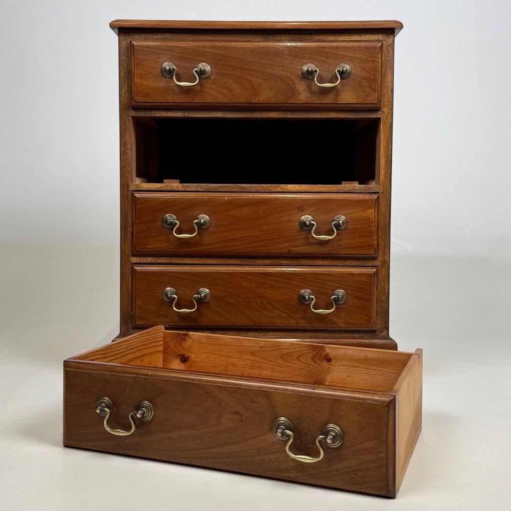 Antique 20th Century Small Chest Of Drawers In Mahogany View X
