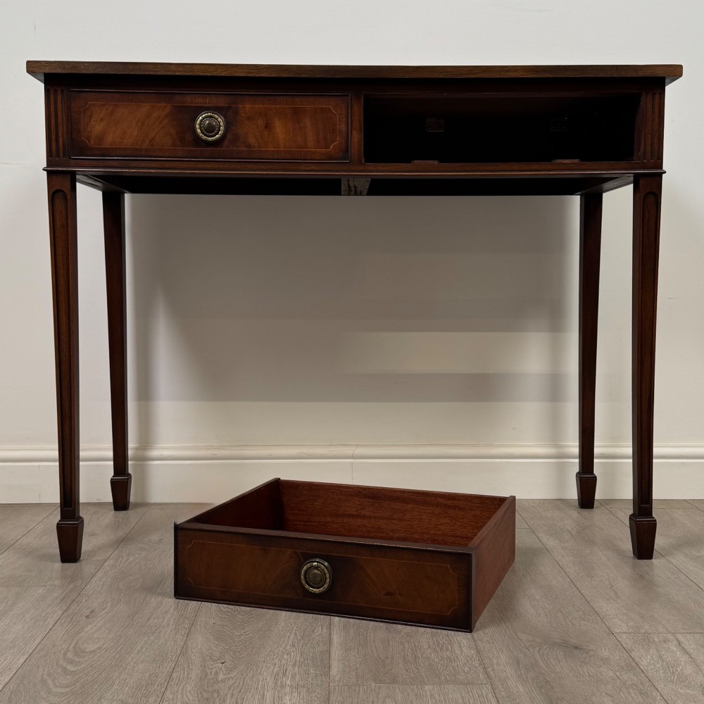 Antique 20th Century Good Quality Writing Table In Mahogany View X