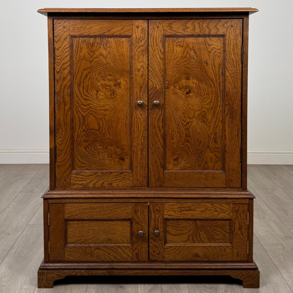 Antique 20th Century Fine Quality Cupboard In Burr Oak