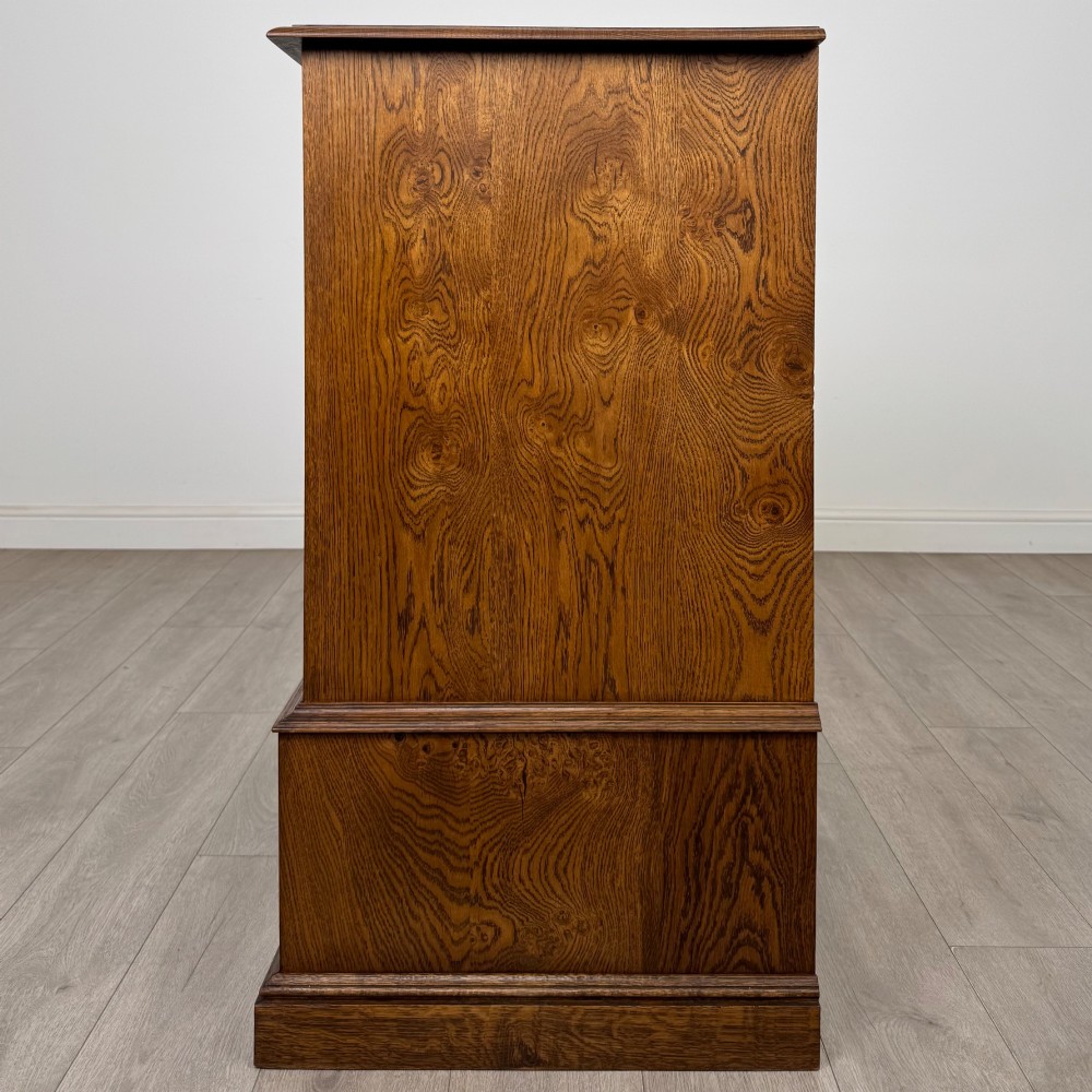 Antique 20th Century Fine Quality Cupboard In Burr Oak View IV