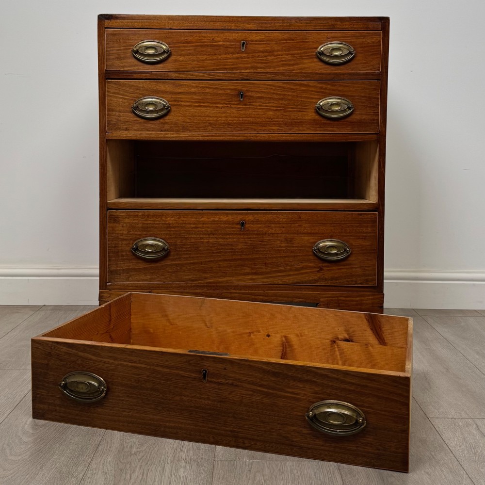 Antique 18th Century Small Georgian Chest Of Drawers In Mahogany View X