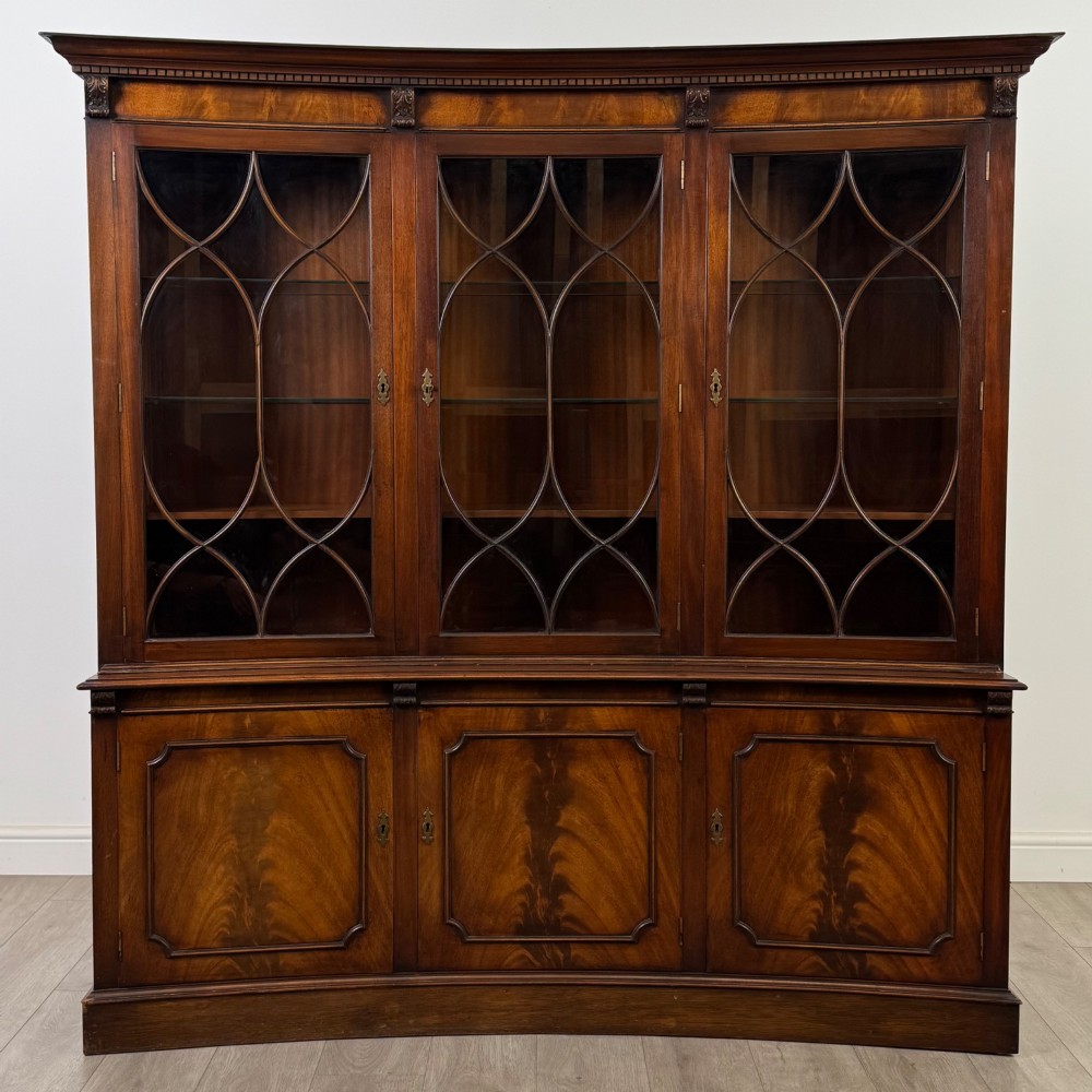 Antique 20th Century Concave Bookcase In Mahogany
