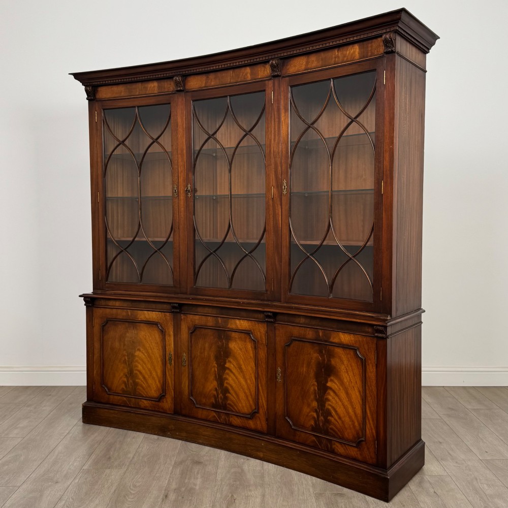 Antique 20th Century Concave Bookcase In Mahogany View III