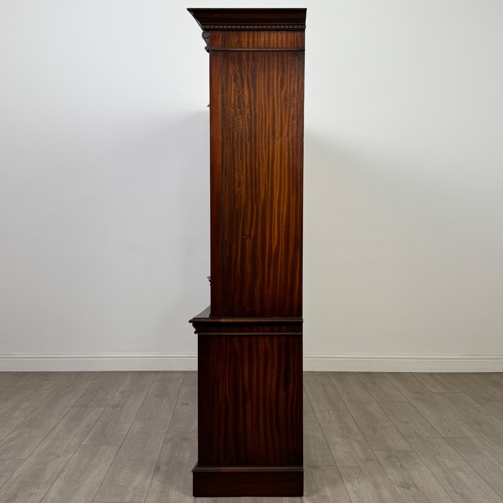 Antique 20th Century Concave Bookcase In Mahogany View IV