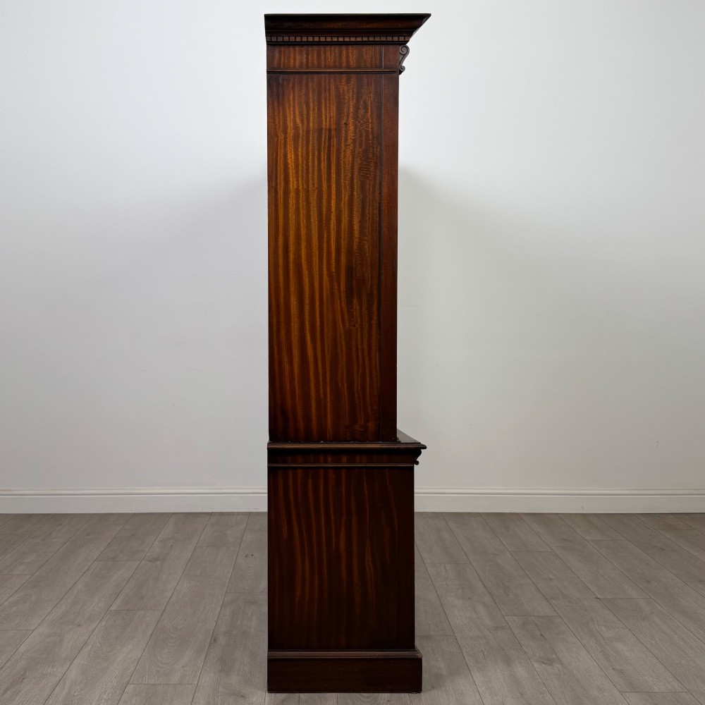 Antique 20th Century Concave Bookcase In Mahogany View VIII