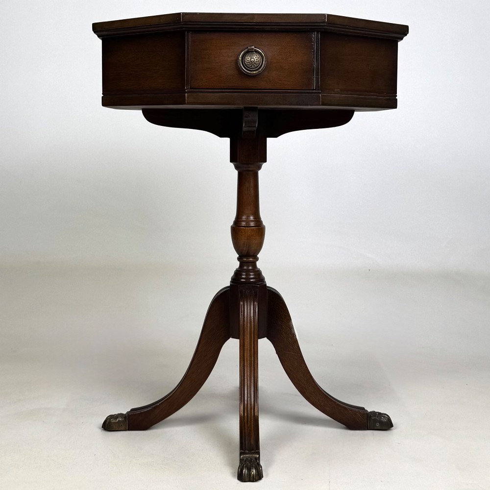 Antique 20th Century Pair Of Bedside Cabinets In Mahogany View II
