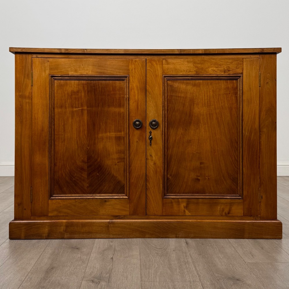 Antique 20th Century Edwardian Cupboard In Walnut